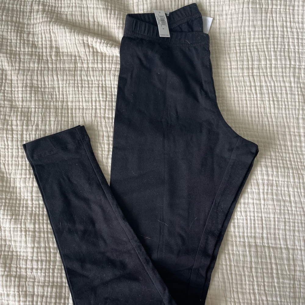 Old navy black cotton leggings. Never worn tags on size XS